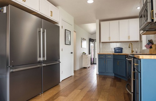Cody House | Bright Spacious 5-bedroom house in wonderful Cody with AC & WiFi
