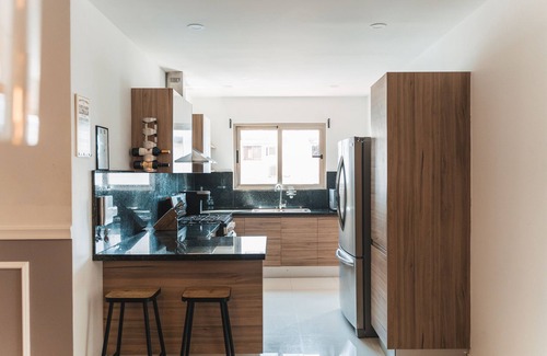 Bella Vista Apartment | Bright & Spacious Apt In City central Getaway