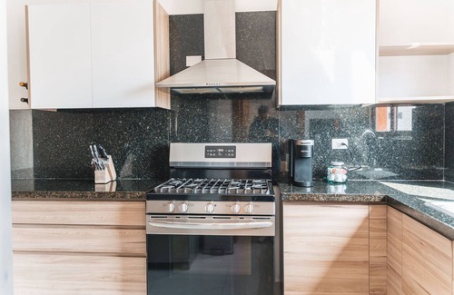 Bella Vista Apartment | Bright & Spacious Apt In City central Getaway
