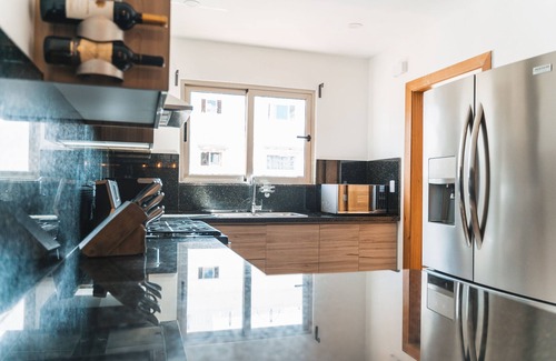 Bella Vista Apartment | Bright & Spacious Apt In City central Getaway