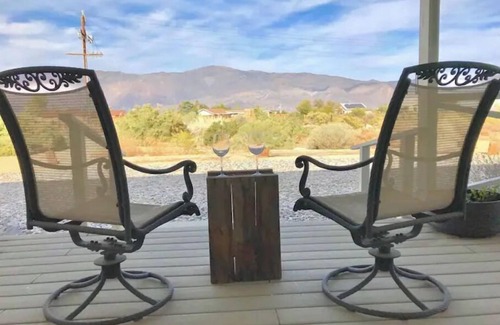 Lone Pine House | Bright, Spacious and sparkling clean 3 bed 2 bath