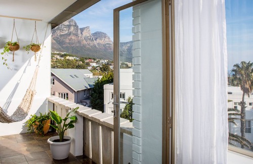 Camps Bay Apartment | Bright, spacious apartment on Camps Bay beach!