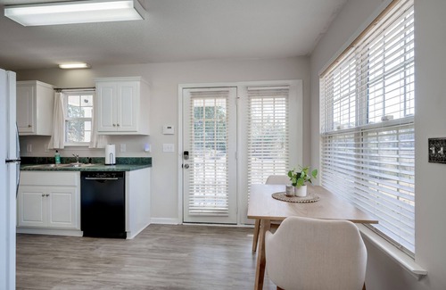 Augusta Cottage | Bright Spacious Augusta Cottage - 1 Bedroom Studio With Parking