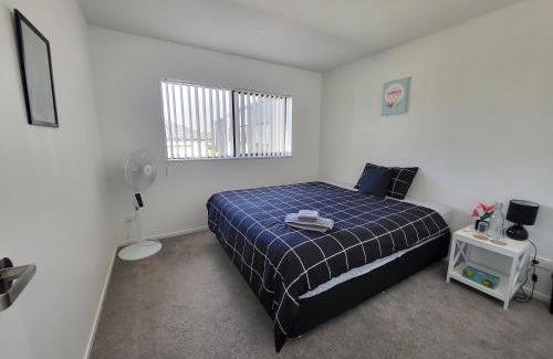 Ranui House | Bright & Spacious Budget Friendly Rooms in West Auckland Perfect for Solo or Couple Travellers