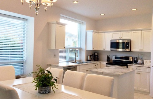 Port Coquitlam House | Bright & Spacious, 4 Bedrooms, 2 Fireplace House