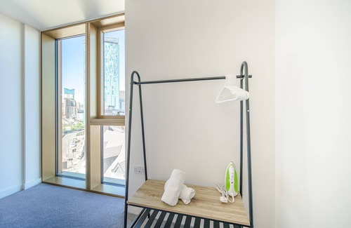 Birmingham City Centre Apartment | Bright & Spacious Central Birmingham 1 Bed Flat