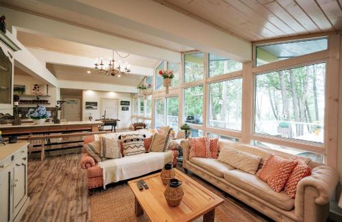 South Bruce Peninsula Ski Chalet | Bright & Spacious Chalet on Lake Huron - Private