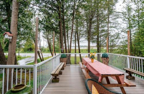 South Bruce Peninsula Ski Chalet | Bright & Spacious Chalet on Lake Huron - Private
