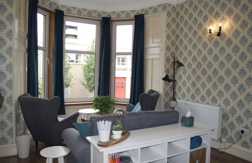 Bonnington Apartment | Bright, spacious Edinburgh City Centre Apartment