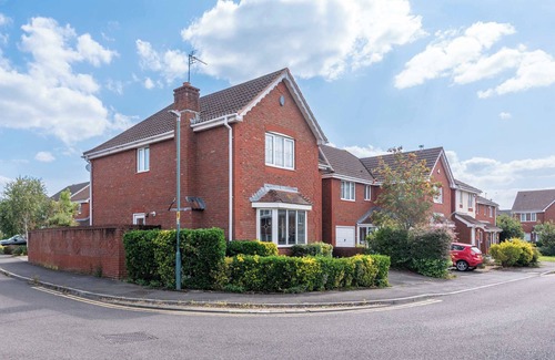 Emersons Green House | Bright & Spacious 4 Bedroom Home near Bristol