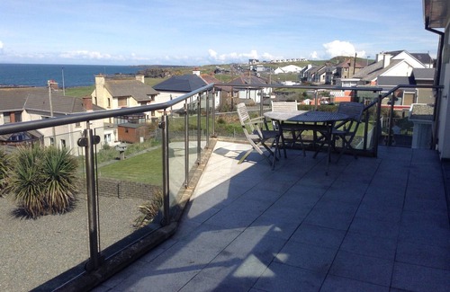 Portstewart House | Bright spacious house with sea views and balcony. Golf, Surfing, Walks, Scenery.