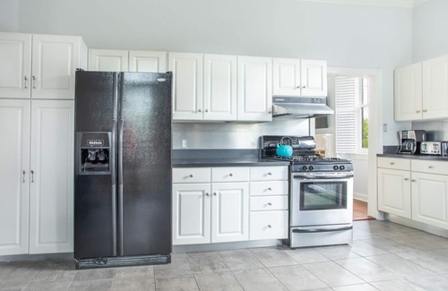 Old West Broad Neighborhood House | Bright & Spacious Loft Among Oak Trees, Walk Everywhere by Lucky Savannah