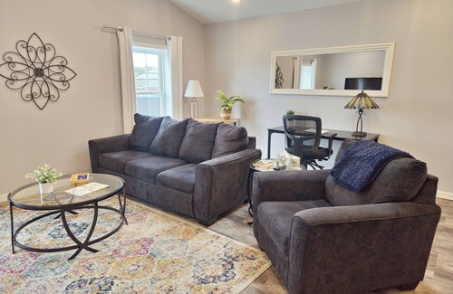 New London Apartment | Bright, spacious loft in the heart of New London