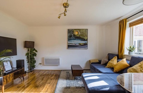 Island Gardens Apartment | Bright &Spacious One Bedroom Flat off Canary Wharf