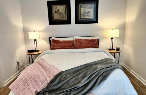Winder Villa | Bright Spacious Renovated Home Master on Main