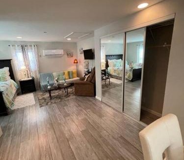Southside Apartment | Bright Spacious Studio Near City and Palm Beach