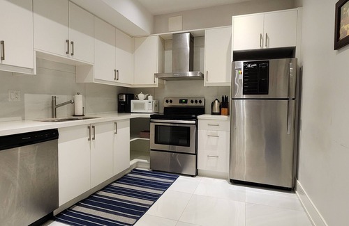Downsview Apartment | Bright Spacious Self contained 3 bedroom Basement apartment