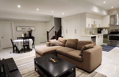 Downsview Apartment | Bright Spacious Self contained 3 bedroom Basement apartment