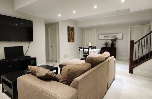 Downsview Apartment | Bright Spacious Self contained 3 bedroom Basement apartment
