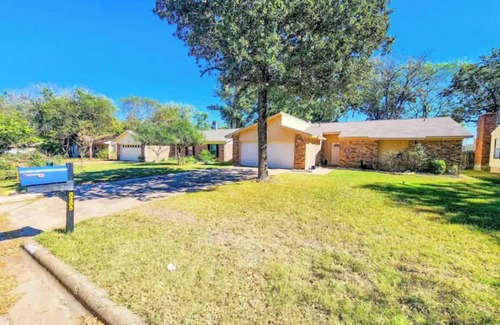 Bryan House | Bright & Spacious with a Huge Private Back Yard