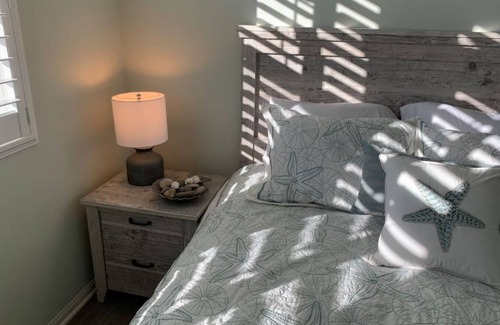 Goleta House | Bright, Sparkling Clean Luxurious Bedroom By UCSB