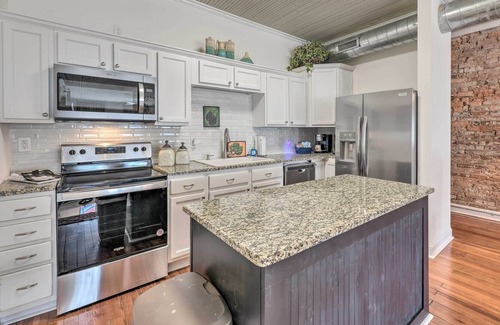 Spencer Apartment | Bright Spencer Apartment - Newly Renovated!