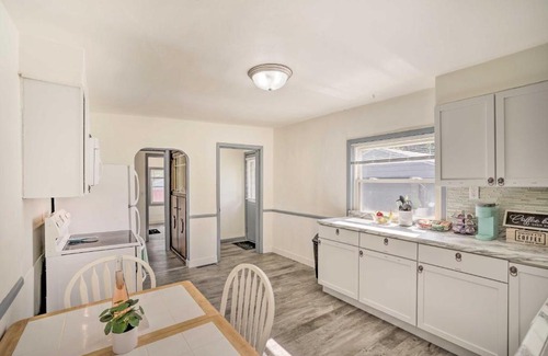 West St. Paul House | Bright St Paul Home with Grill, 3 Mi to Dtwn!