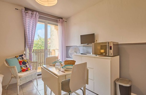 Barbotan-les-Thermes Apartment | Bright studio for 2 near Lake Uby, Free Wifi