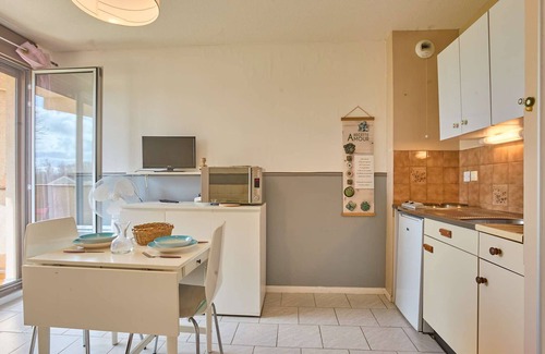 Barbotan-les-Thermes Apartment | Bright studio for 2 near Lake Uby, Free Wifi