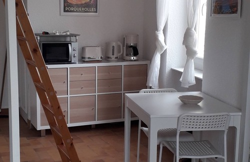 Porquerolles Apartment | Bright studio at the entrance to the village