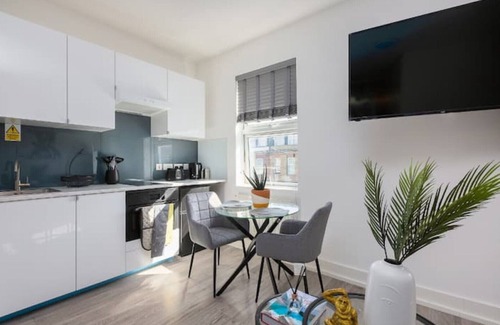 Harrow Road Apartment | Bright Studio Near Maida Vale, great connection to Central London