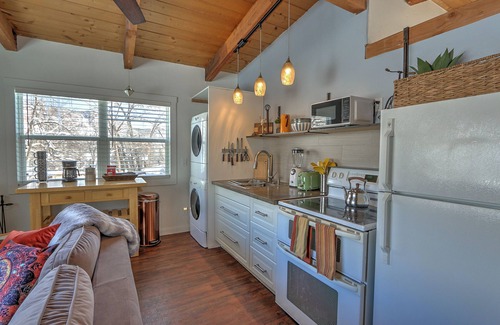 Glenwood Springs Apartment | Bright Studio w/Full Kitchen, Lg. Deck & Views, 2 Mi. to Downtown,10 Mi. to Ski
