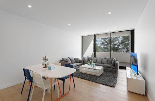 Gordon Apartment | Bright & Stylish 2-Bedroom Escape in Gordon