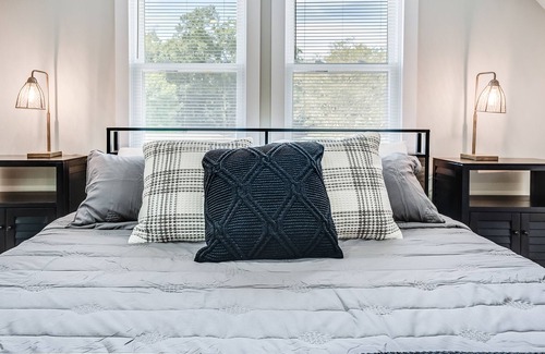 Port Wentworth Apartment | Bright, stylish 2nd fl Studio
