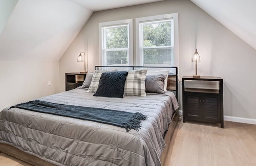 Port Wentworth Apartment | Bright, stylish 2nd fl Studio