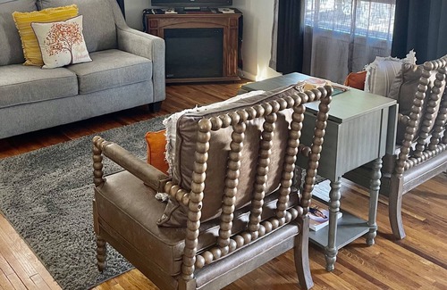 Fort Sumner House | Bright, stylish and centrally located casita.