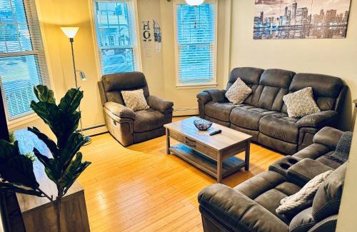 Haledon House | Bright, Stylish & Cozy 2Bed Unit w/Backyard & Grill Close to NYC!