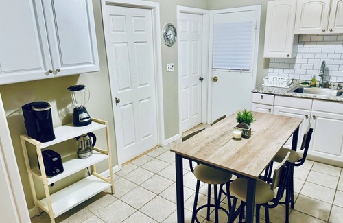 Haledon House | Bright, Stylish & Cozy 5Bed Home w/Backyard & Grill