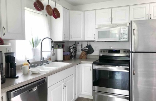 Olde Town House | Bright & Stylish, Fenced Yard, Steps from Nature, Minutes Walk to Downtown