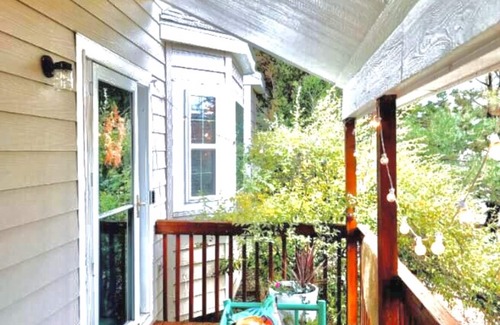 Barths House | Bright & Stylish Home Away From Home w Spacious Bedrooms + Game Room