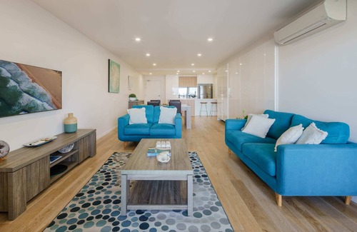 Kings Beach Apartment | Bright Stylish King’s Beach Apartment