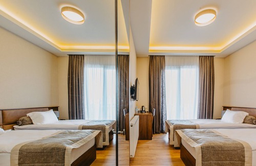 Telavi House | Bright-Stylish place with pool, Bar & Restaurant