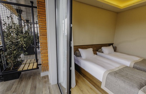 Telavi House | Bright-Stylish place with pool, Bar & Restaurant