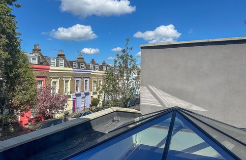 Camden Town Apartment | Bright Stylish Studio steps from Camden Market