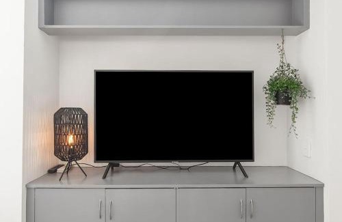Richmond Apartment | Bright, Stylist apartment in Richmond Terrace
