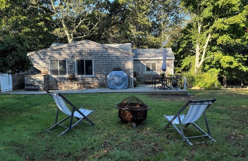 West Tisbury Cottage | Bright Summer Cottage in lovely West Tisbury with Beach Pass, AC, WiFi