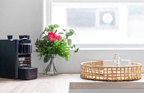 St. Kilda East Apartment | Bright & Sunny Oasis