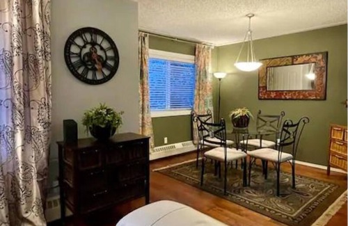 North Central Edmonton Condo | Bright Sunny Top Floor 2 BDR 2 Bath +Den