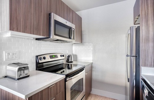 Sunnyvale West Apartment | Bright Sunnyvale 1BR w/Pool, Gym & W/D, 10 mins to Target, by Blueground