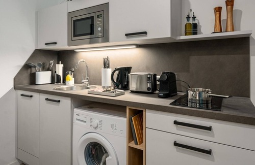 Lippstadt Apartment | ☆BRIGHT: Super Central for 4 | Kitchen | Parking